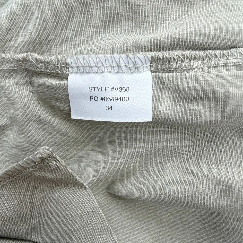 Vuori Aim Chino Golf Shorts Mens Size 36x8 Beige Style V368 Slash & Zip Pockets